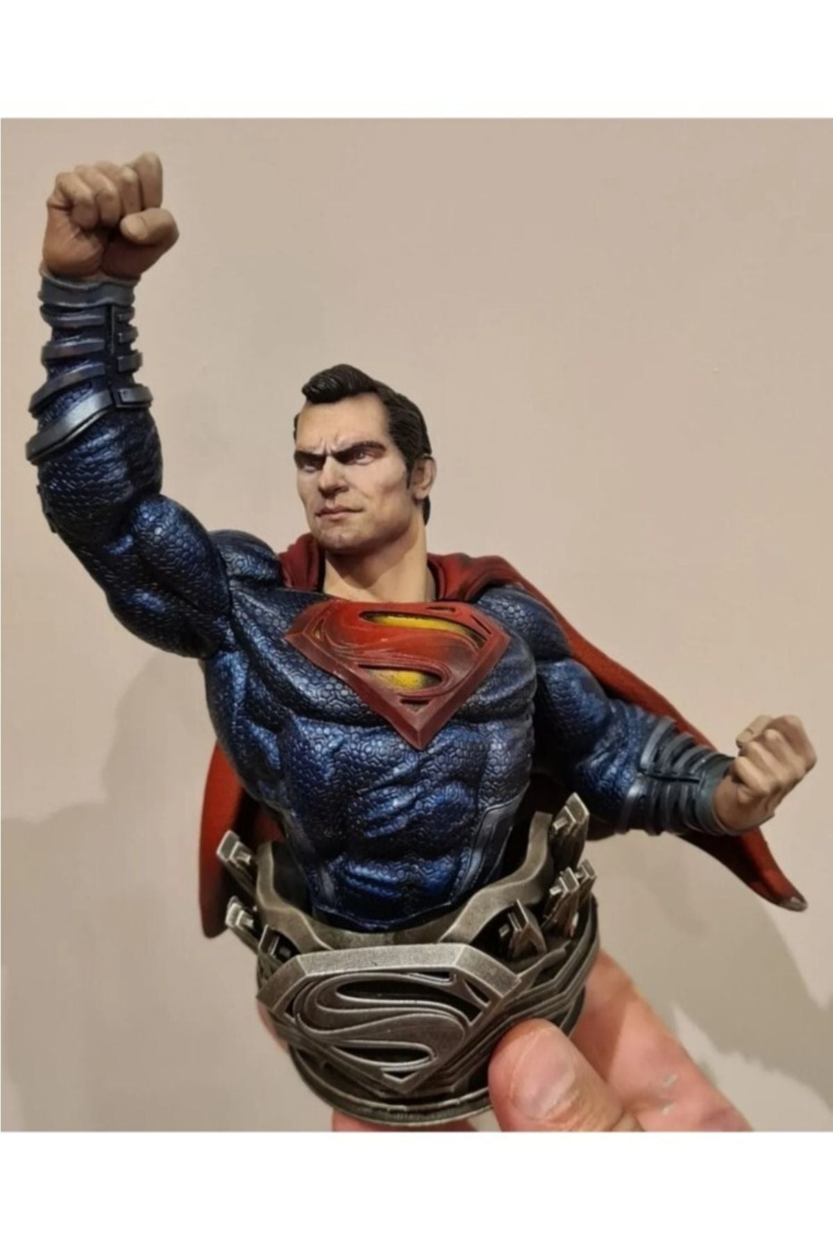 Superman Painted Figure / Bust / 20 Cm