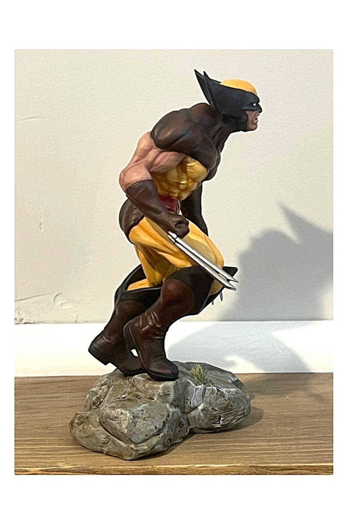 Angry Wolverine Painted Figure 26 Cm (Giant Size)