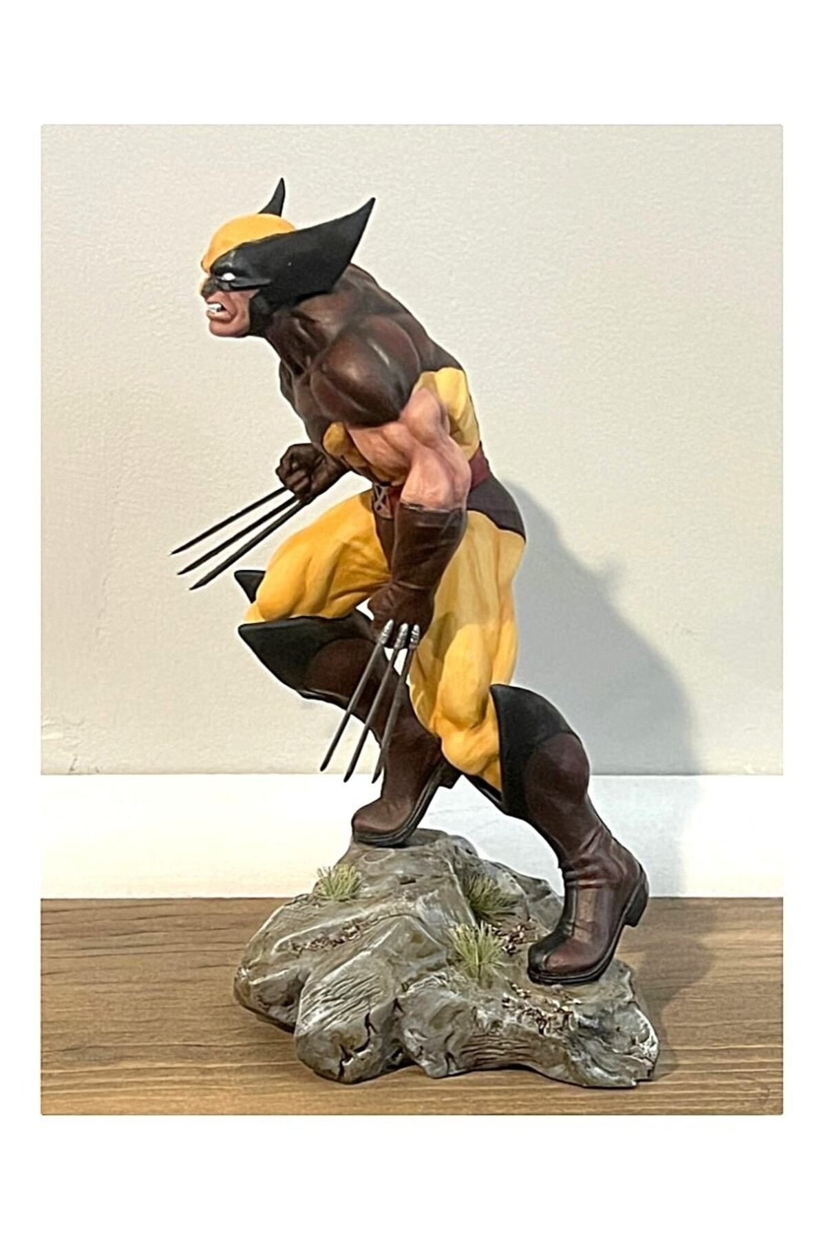 Angry Wolverine Painted Figure 26 Cm (Giant Size)